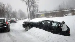 Jak wjechać na oblodzone wzniesienie?
