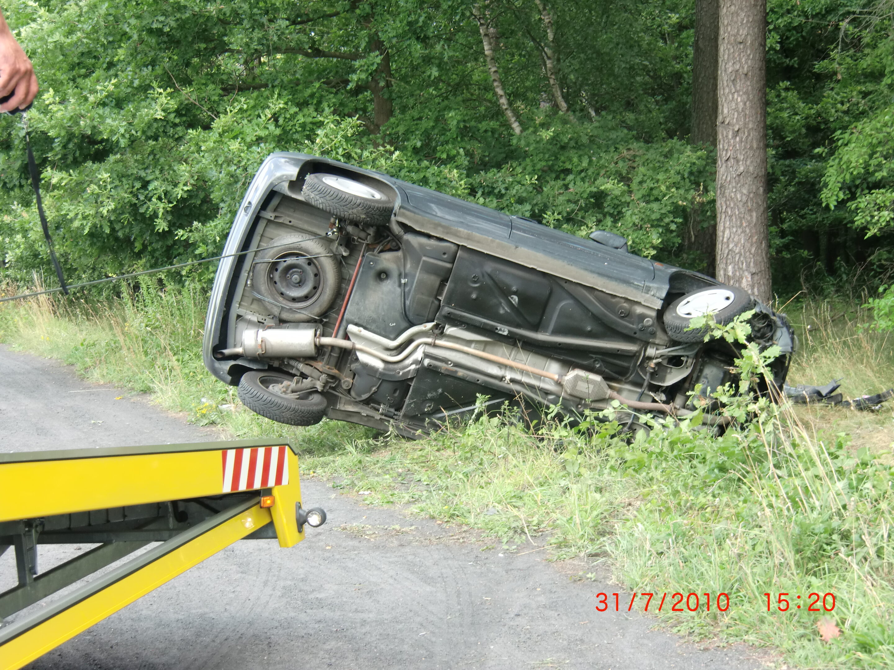 Wyciąganie samochodu z rowu Szczecin – pomoc drogowa przy aucie w śniegu, błocie i trudnym terenie