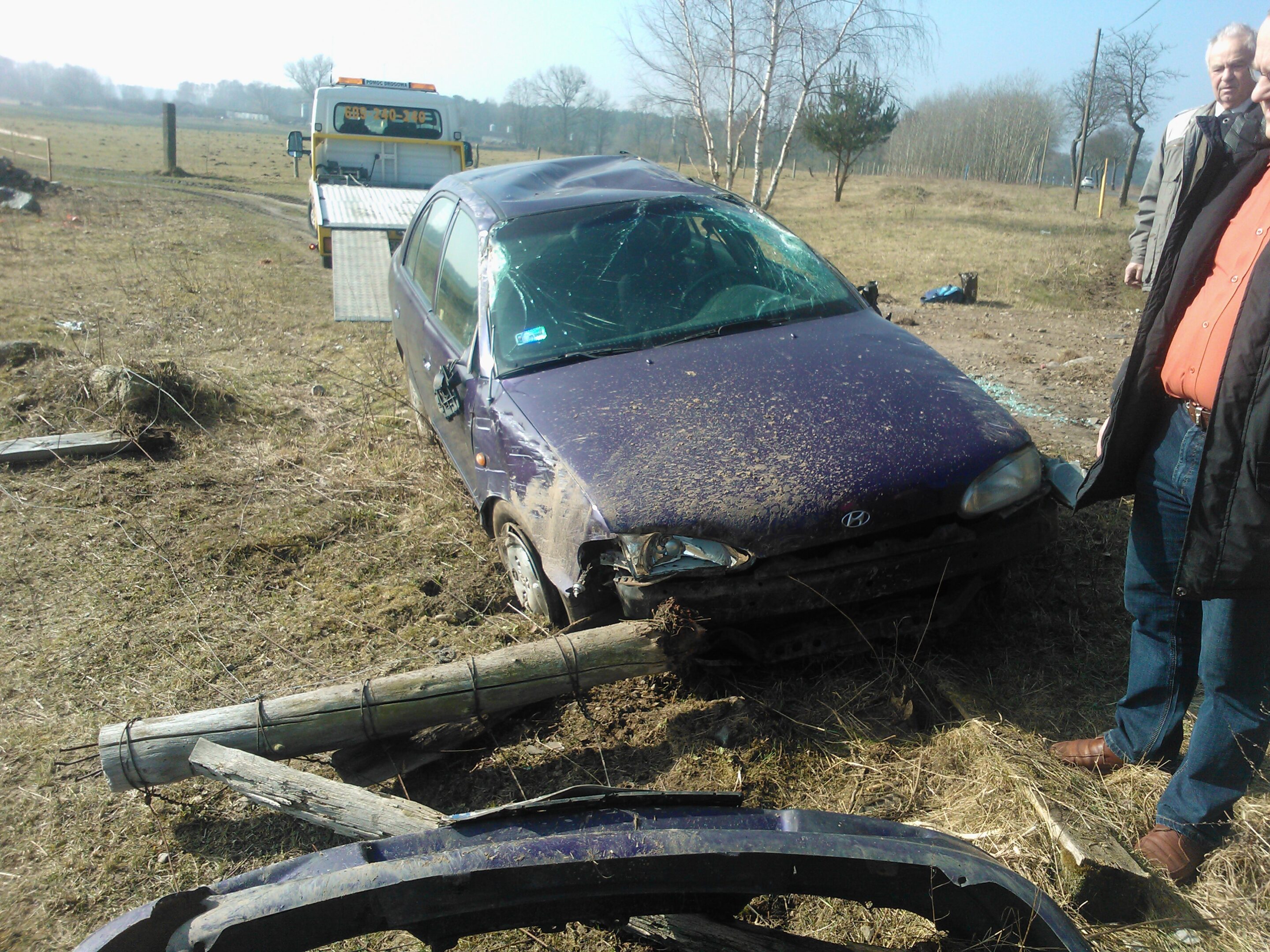 Wyciąganie samochodu z rowu Szczecin – pomoc drogowa przy aucie w trudnym terenie