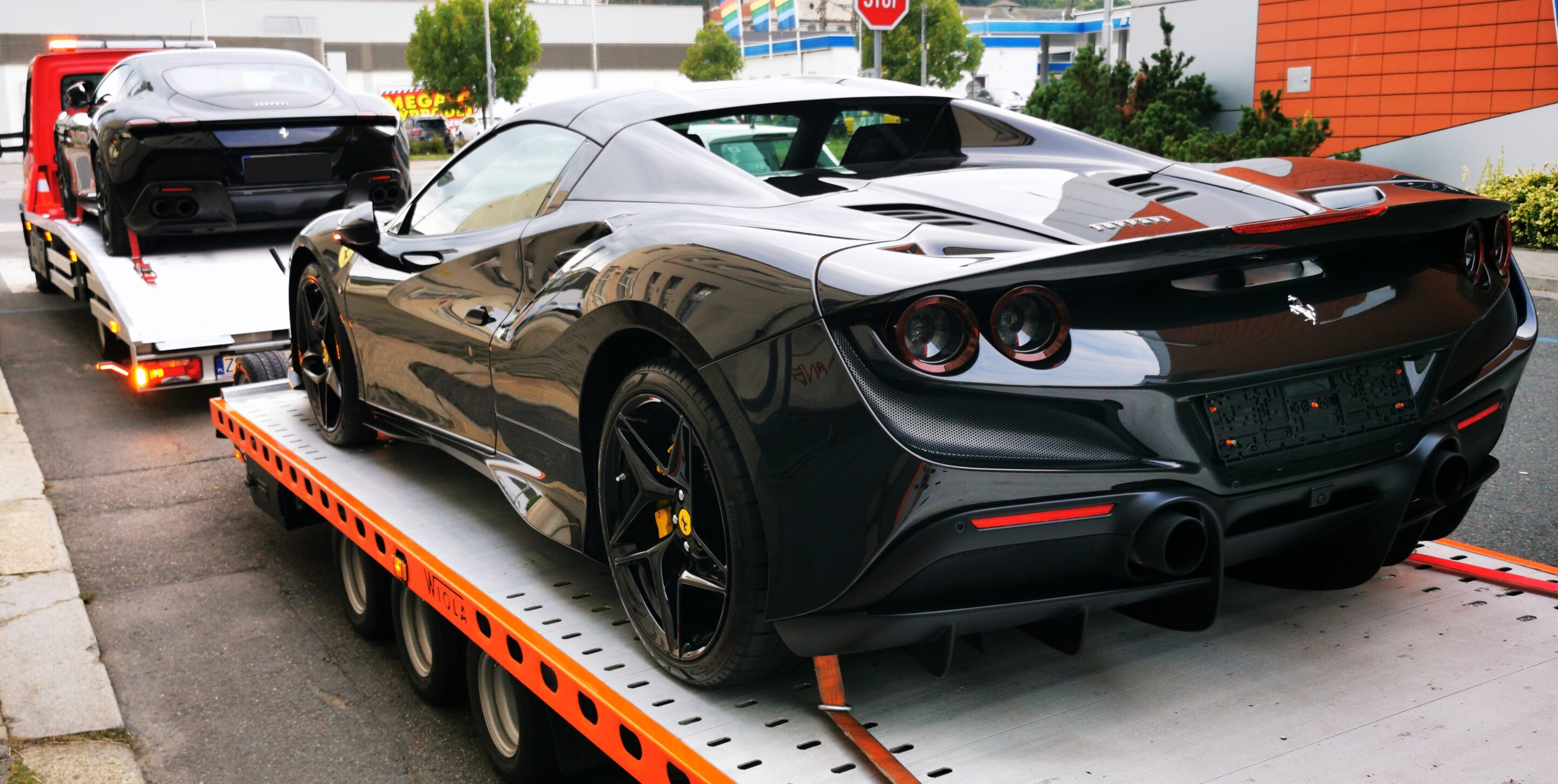 Transport aut sportowych Szczecin – laweta do samochodów premium