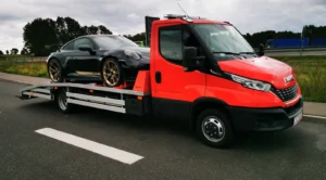 Autolaweta przewożąca Porsche GT3 na lawecie