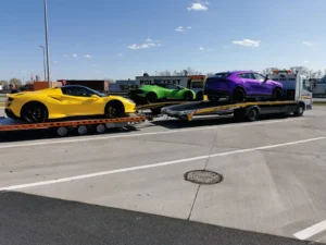 Wybór firmy holującej - transport luksusowych samochodów na lawecie