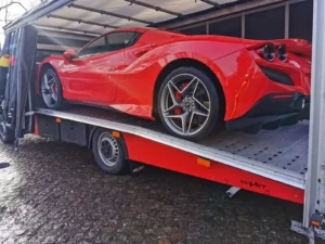 Wynajem lawety Szczecin - transport czerwonego Ferrari na lawecie
